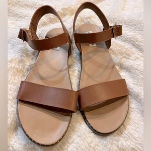 NWOB- Women’s Steve Madden Donddi Brown Leather Sandals, Size 9 1/2